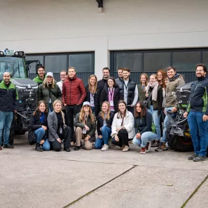 Gruppenfoto bei der Agri Press & Creator Weinbautour bei Juliane Eller in Alsheim, Rheinhessen