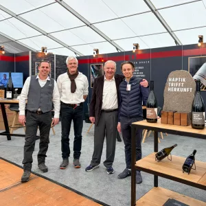 Mit Erfahrung und know-How begrüßen unsere Mitarbeiter und Seniorchef Leo Krämer mit Nils Krämer die Besucher am Messestand