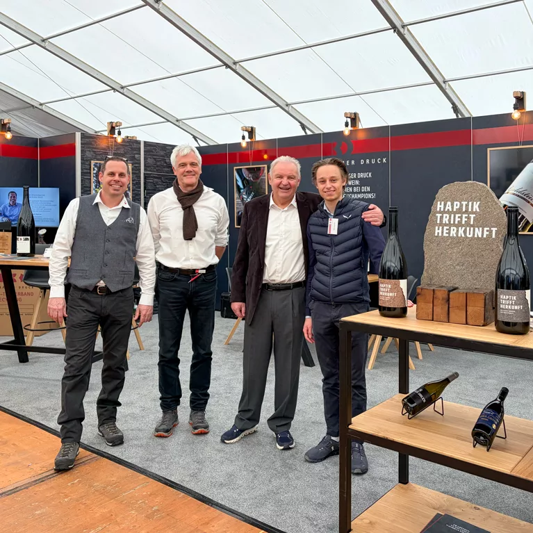 Mit Erfahrung und know-How begrüßen unsere Mitarbeiter und Seniorchef Leo Krämer mit Nils Krämer die Besucher am Messestand